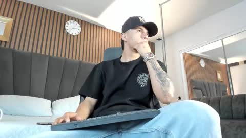 Snapshot of liaamsmiith_ chatting on October 2, 12:26 pm Liam Smith online show from October 2, 12:26 pm