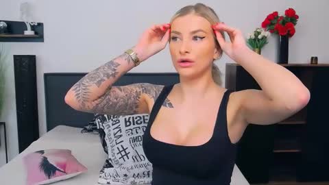 Lia online show from April 2, 6:43 am