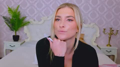 Lia online show from April 21, 10:44 am