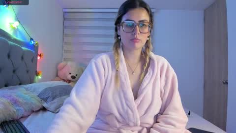 Lia  online show from February 19, 6:11 am