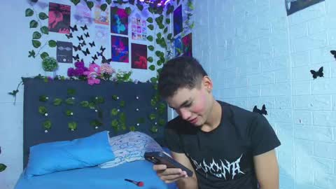 Snapshot of liam_honey18 chatting on September 25, 11:50 am liam_honey18 online show from September 25, 11:50 am