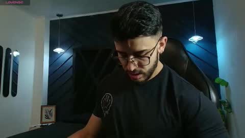 LIAM KLEIN online show from March 30, 11:32 am