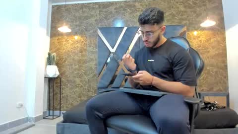 LIAM KLEIN online show from September 15, 11:33 am