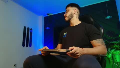 LIAM KLEIN online show from April 11, 11:36 am