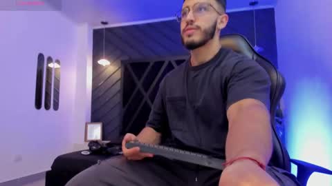 LIAM KLEIN online show from November 30, 1:40 pm