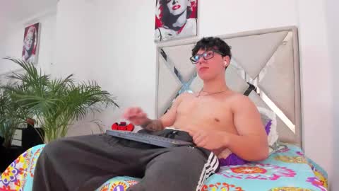 Call me Lian online show from March 10, 1:59 pm