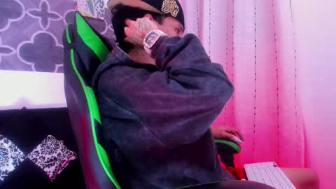 liamblaze online show from December 3, 5:52 am