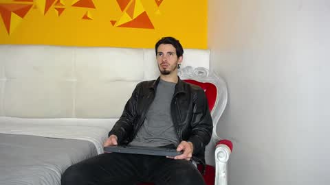 Snapshot of liamluxe chatting on February 8, 12:17 pm LiamLuxe online show from February 8, 12:17 pm