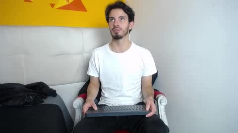 Snapshot of liamluxe chatting on February 14, 6:51 pm LiamLuxe online show from February 14, 6:51 pm
