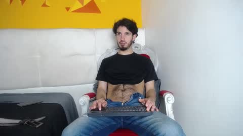 Snapshot of liamluxe chatting on February 18, 3:41 pm LiamLuxe online show from February 18, 3:41 pm