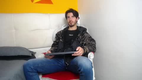 Snapshot of liamluxe chatting on February 28, 6:52 pm LiamLuxe online show from February 28, 6:52 pm