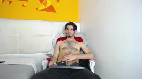 Snapshot of liamluxe chatting on February 8, 6:22 pm LiamLuxe online show from February 8, 6:22 pm