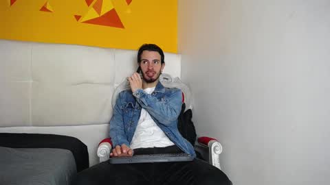 Snapshot of liamluxe chatting on February 10, 12:50 pm LiamLuxe online show from February 10, 12:50 pm