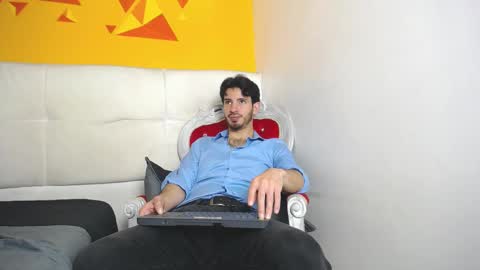 Snapshot of liamluxe chatting on March 4, 3:59 pm LiamLuxe online show from March 4, 3:59 pm