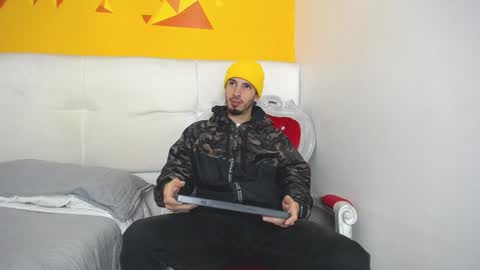 Snapshot of liamluxe chatting on February 6, 6:56 pm LiamLuxe online show from February 6, 6:56 pm