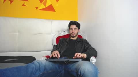 Snapshot of liamluxe chatting on March 3, 3:43 pm LiamLuxe online show from March 3, 3:43 pm