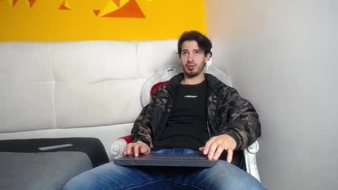Snapshot of liamluxe chatting on February 28, 12:42 pm LiamLuxe online show from February 28, 12:42 pm