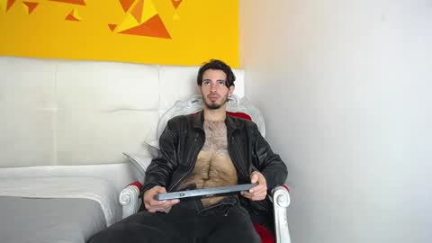 Snapshot of liamluxe chatting on February 8, 3:21 pm LiamLuxe online show from February 8, 3:21 pm