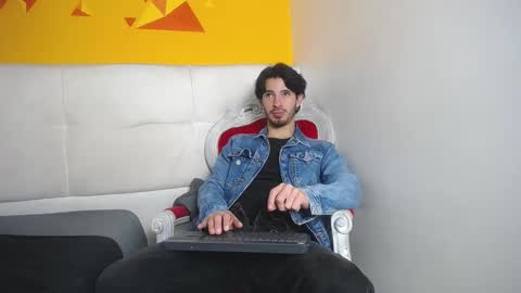 Snapshot of liamluxe chatting on February 24, 3:31 pm LiamLuxe online show from February 24, 3:31 pm