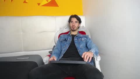 Snapshot of liamluxe chatting on February 24, 12:26 pm LiamLuxe online show from February 24, 12:26 pm