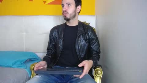 Snapshot of liamluxe chatting on October 1, 1:10 pm LiamLuxe online show from October 1, 1:10 pm