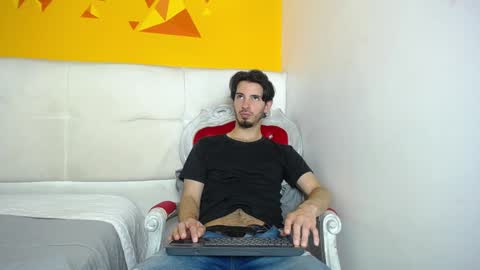 Snapshot of liamluxe chatting on February 7, 3:52 pm LiamLuxe online show from February 7, 3:52 pm