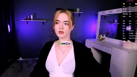 Snapshot of liana_kisses chatting on March 8, 3:39 am Little Liana online show from March 8, 3:39 am
