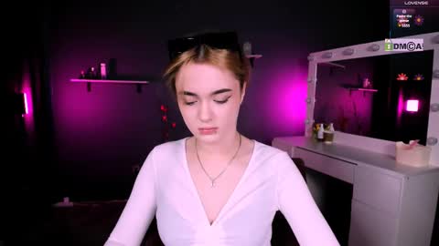 Snapshot of liana_kisses chatting on March 8, 8:03 pm Little Liana online show from March 8, 8:03 pm