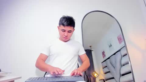 lianfox_ online show from February 23, 1:13 pm