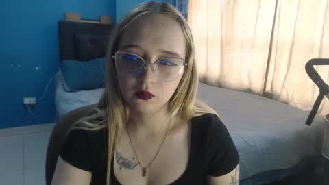 Lia Roberts online show from October 20, 11:59 am