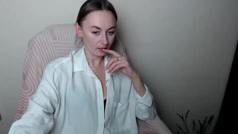 Lia online show from February 2, 12:45 pm