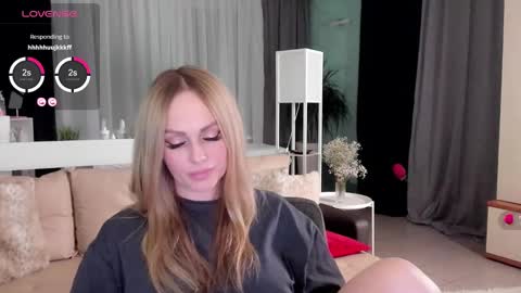 Snapshot of libby_nora chatting on January 24, 3:55 pm Libby online show from January 24, 3:55 pm