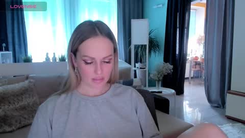 Snapshot of libby_nora chatting on February 22, 9:01 am Libby online show from February 22, 9:01 am