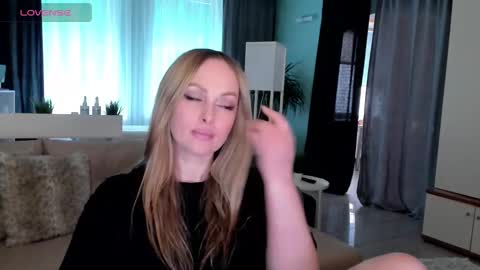 Snapshot of libby_nora chatting on March 3, 12:39 pm Libby online show from March 3, 12:39 pm
