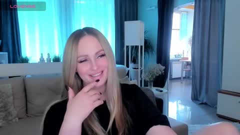 Snapshot of libby_nora chatting on February 7, 12:17 pm Libby online show from February 7, 12:17 pm