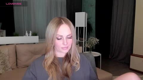 Snapshot of libby_nora chatting on February 8, 3:42 pm Libby online show from February 8, 3:42 pm