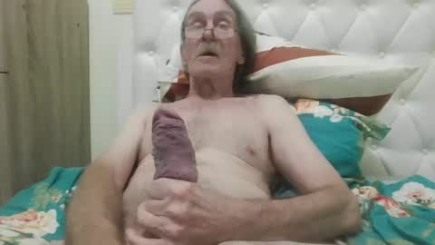 Snapshot of lickittostickit chatting on February 7, 3:19 pm lickittostickit online show from February 7, 3:19 pm