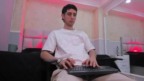 L I I A M online show from February 20, 11:09 am