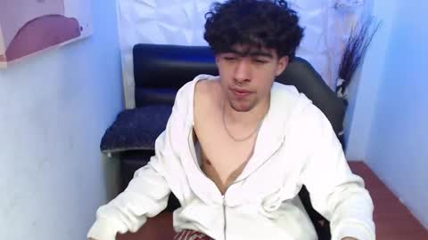 Snapshot of liil_boy chatting on October 21, 3:55 am Lil Boy- online show from October 21, 3:55 am