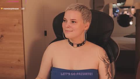 likaaberry online show from November 28, 2:24 pm