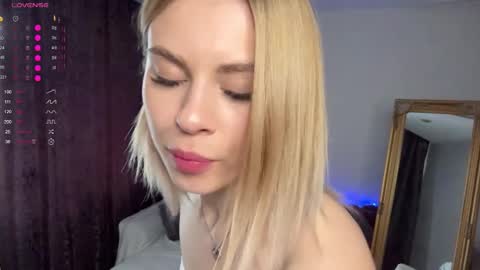 Elisa  online show from October 17, 10:52 am