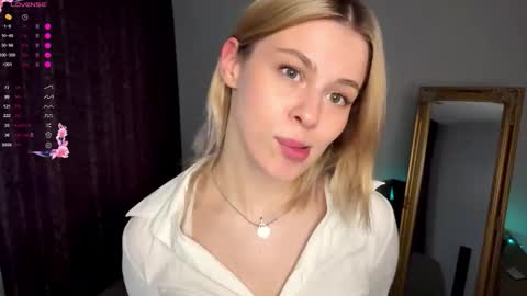 Elisa  online show from September 22, 11:03 am