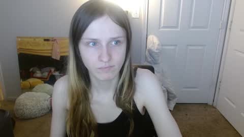 Snapshot of lil_gem chatting on January 8, 6:52 pm lil gemmie online show from January 8, 6:52 pm