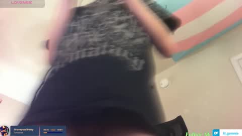Snapshot of lil_gem chatting on September 30, 11:37 pm lil gemmie online show from September 30, 11:37 pm