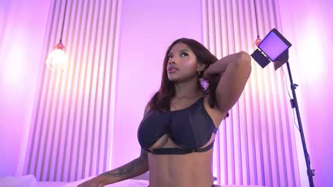 L I L A   online show from March 11, 3:53 am