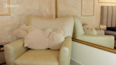 lila bailey  online show from March 4, 1:45 am