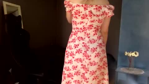 Snapshot of lilae37yis chatting on September 22, 1:26 pm Lily online show from September 22, 1:26 pm