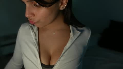Snapshot of lilbeccaxo chatting on October 17, 8:35 pm Rebecca online show from October 17, 8:35 pm