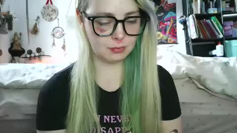 Snapshot of lilemmy1999 chatting on January 21, 5:20 pm emily ryanson online show from January 21, 5:20 pm