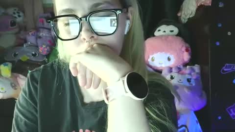 Snapshot of lilemmy1999 chatting on February 11, 3:08 pm emily ryanson online show from February 11, 3:08 pm